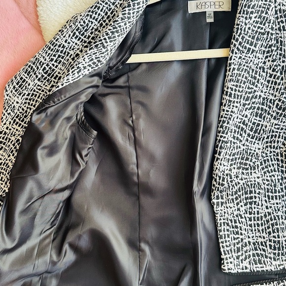 NWOT ~ Kasper Women's Black and White Lined Blazer - Picture 4 of 4